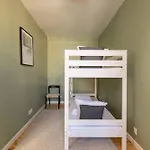 Big 4 Bedroom With Bathtub By Cph Hall Square *