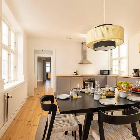 Big 4 Bedroom With Bathtub By Cph Hall Square Apartment Copenhagen