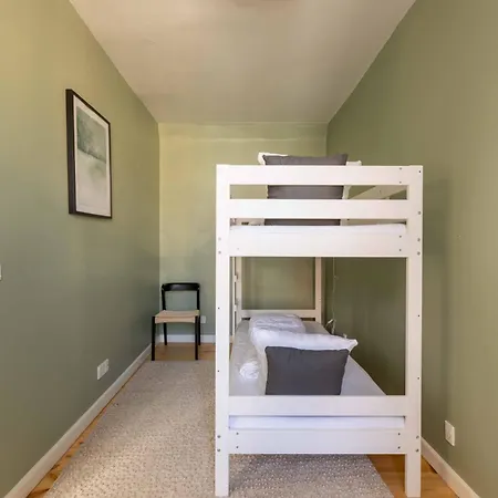 Big 4 Bedroom With Bathtub By Cph Hall Square *