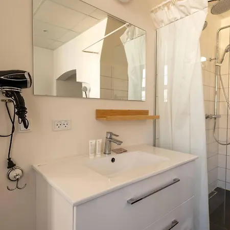 Big 4 Bedroom With Bathtub By Cph Hall Square