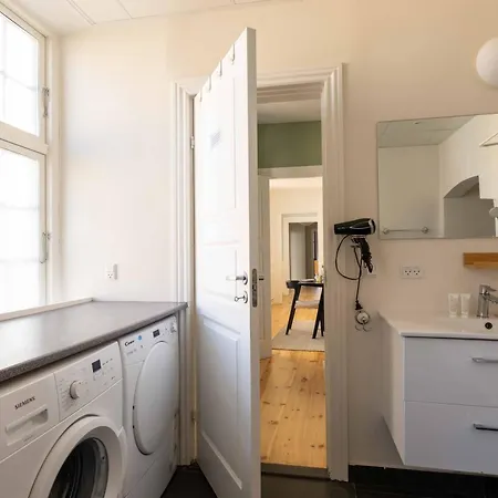 Apartment Big 4 Bedroom With Bathtub By Cph Hall Square *