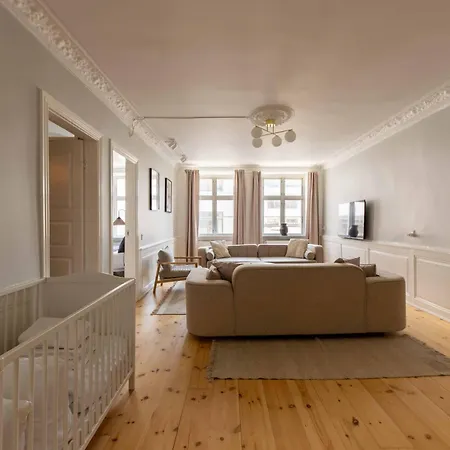 Apartment Big 4 Bedroom With Bathtub By Cph Hall Square