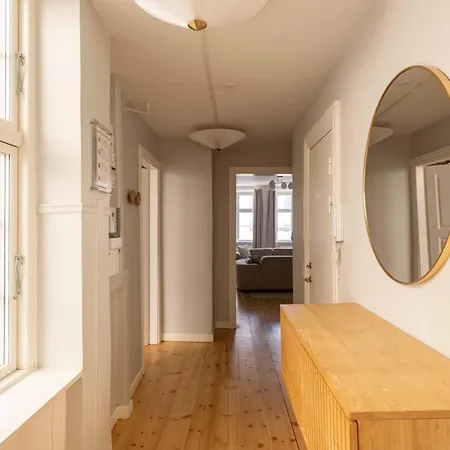 Big 4 Bedroom With Bathtub By Cph Hall Square Copenhagen