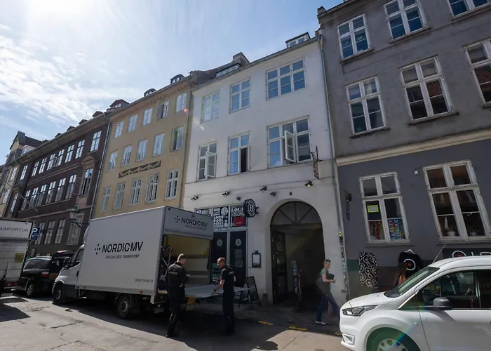 Big 4 Bedroom With Bathtub By Cph Hall Square *