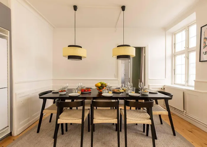 Big 4 Bedroom With Bathtub By Cph Hall Square