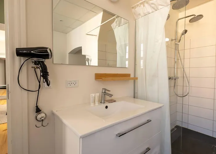 Big 4 Bedroom With Bathtub By Cph Hall Square