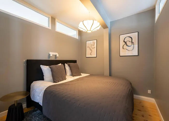 Big 4 Bedroom With Bathtub By Cph Hall Square